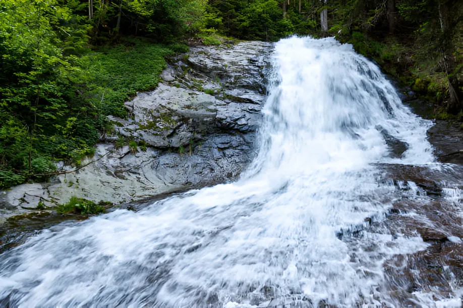 Top Waterfalls Near Nashville, Tennessee
