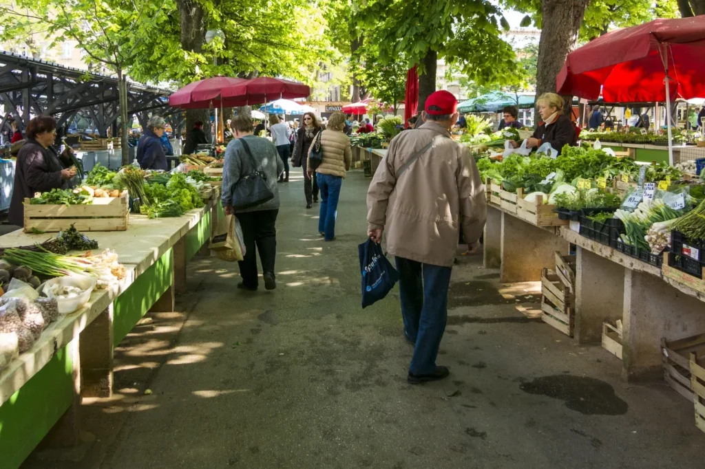 Visit Seasonal Farmers’ Markets